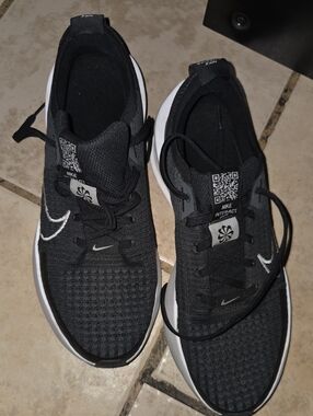 Nike Black and White Men’s Running Sneakers